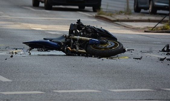 Wypadek na ulicy Bytomskiej. Motocyklista trafił do szpitala