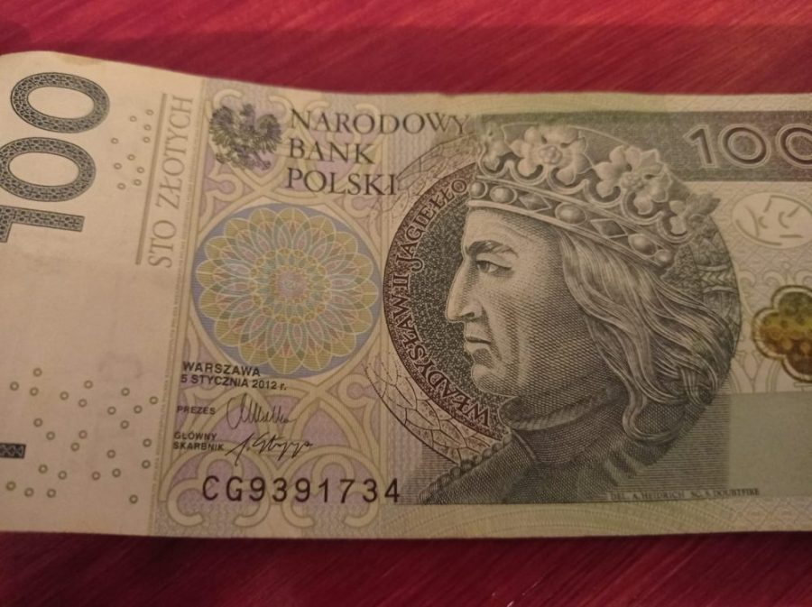 Chciał zapłacić fałszywym banknotem. Grozi mu 8 lat więzienia