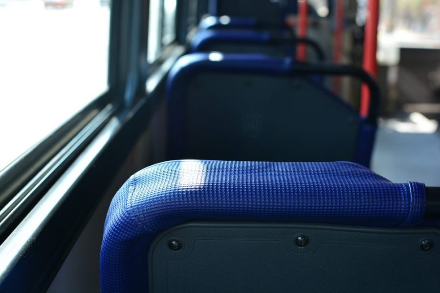 Kierowca szkolnego autobusu wsiadł za kierownicę po alkoholu