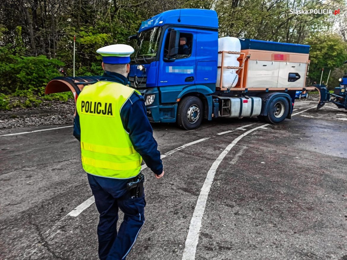 Aż 8 z 10 pojazdów było niesprawnych. Policja skontrolowała sprzęt drogowców