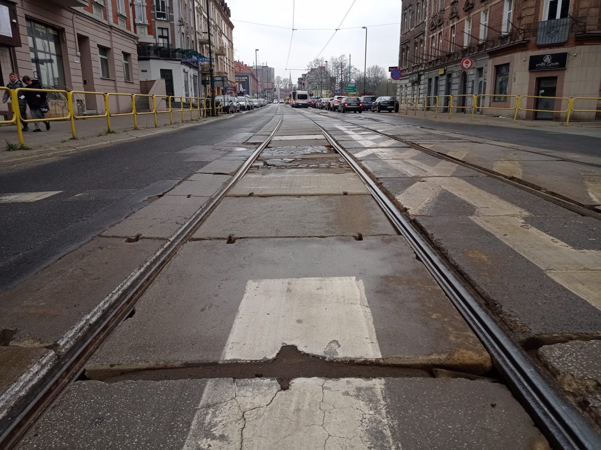 Zmiana organizacji ruchu w związku z przebudową torowiska