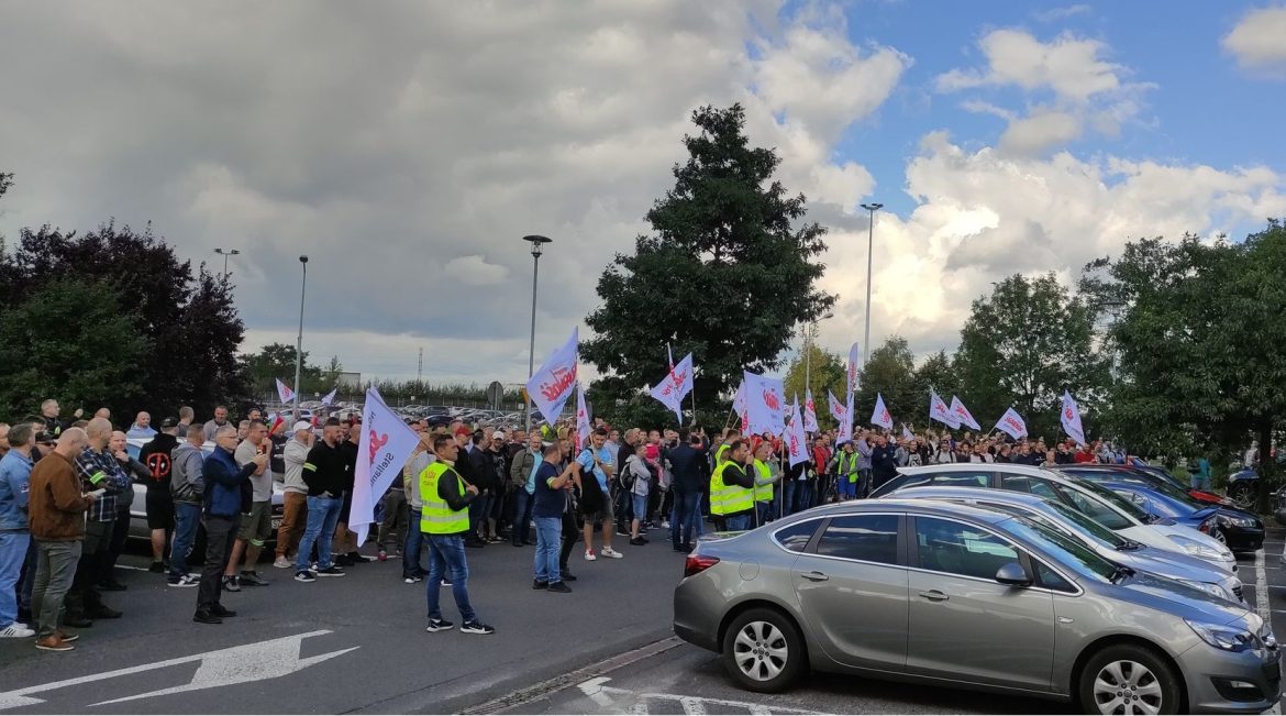 Protest pracowników Stellantis Gliwice. „Uniemożliwia się nam planowanie czasu wolnego”