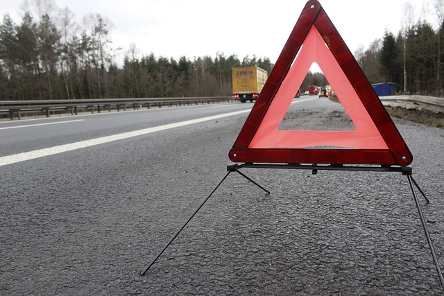 Kolizja a wypadek. Policjanci podpowiadają, jak się zachować