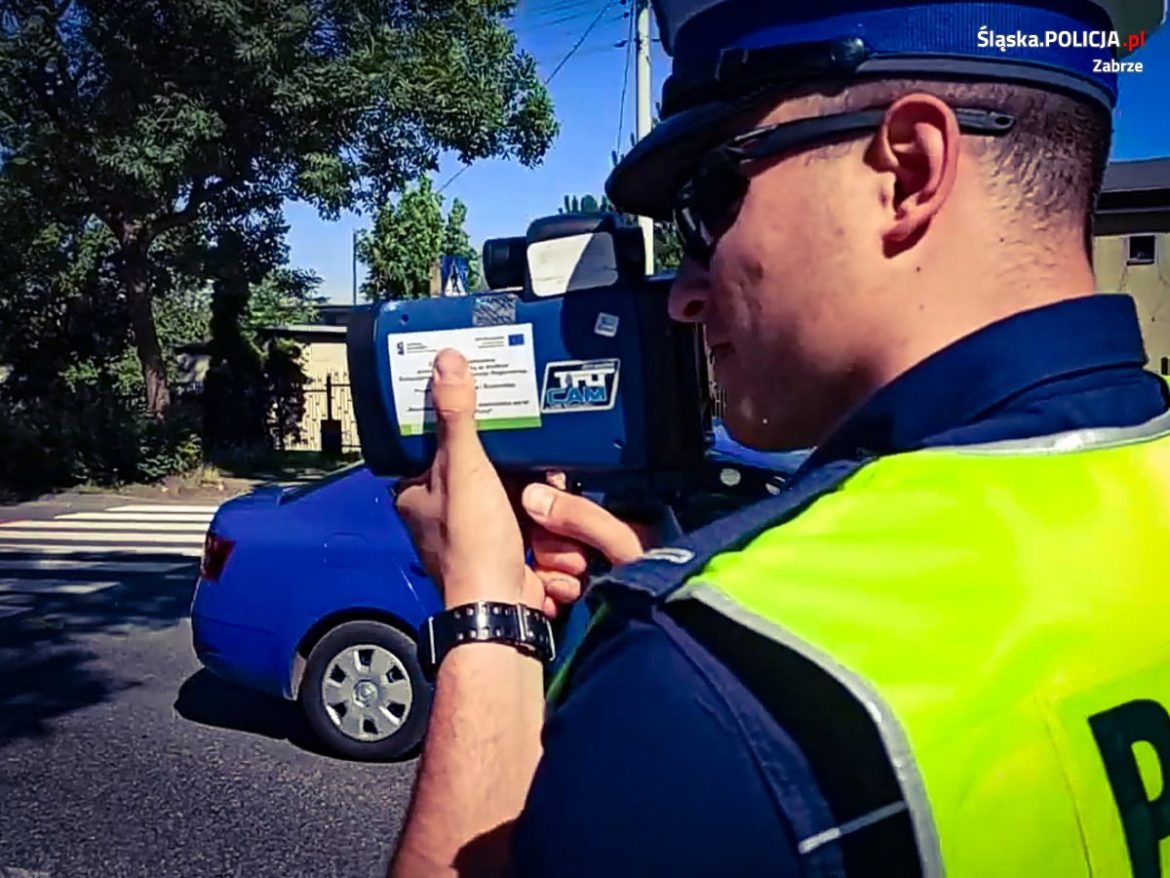 Przekroczył znacznie prędkość i wyprzedzał na pasach. Stracił prawo jazdy