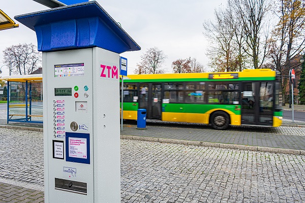 Zarząd Transportu Metropolitalnego kupił solarne automaty biletowe