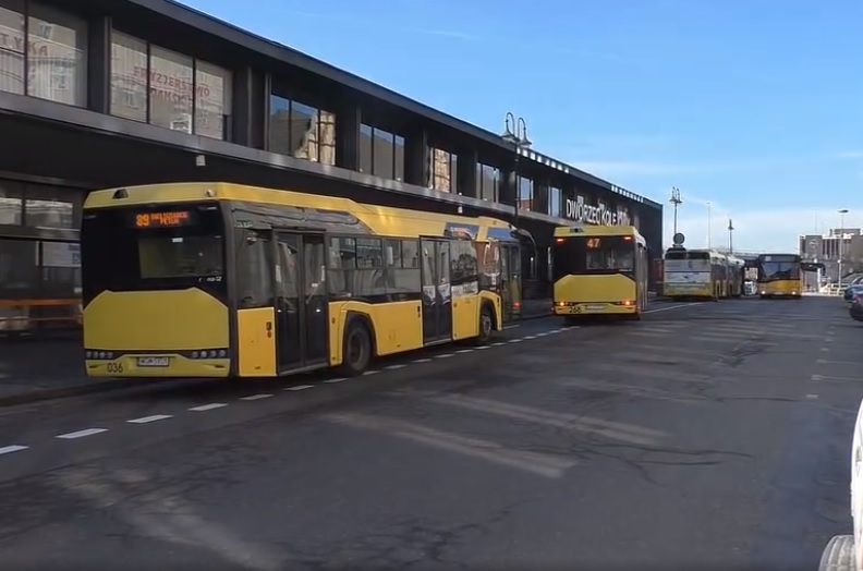 Centrum przesiadkowe. Postój autobusów wciąż przy PKP i w okolicach wiaduktu