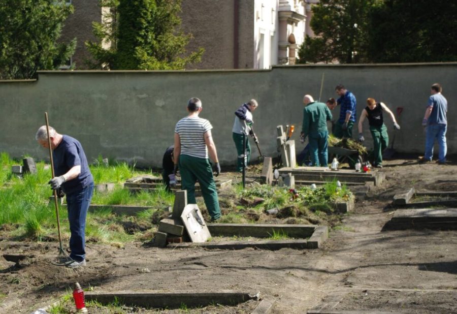 Będą sprzątać cmentarz przy parafii św. Andrzeja