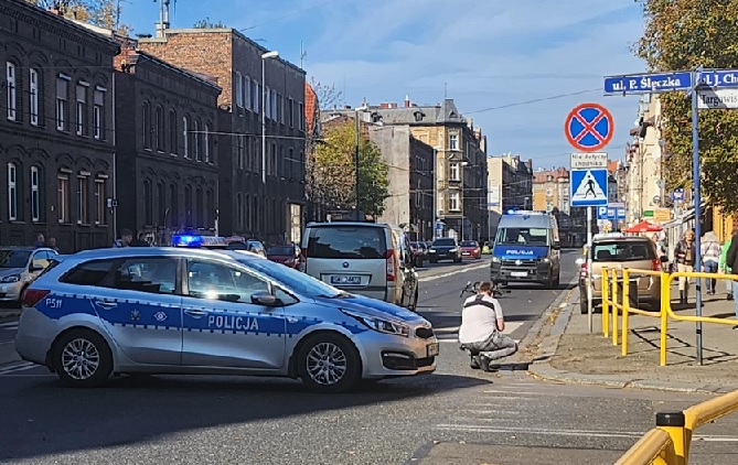 Potrącenie pieszego na przejściu. Mężczyzna został przewieziony do szpitala