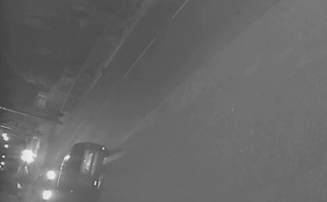 Uderzył w zaparkowane auto [VIDEO]. Policja szuka świadków