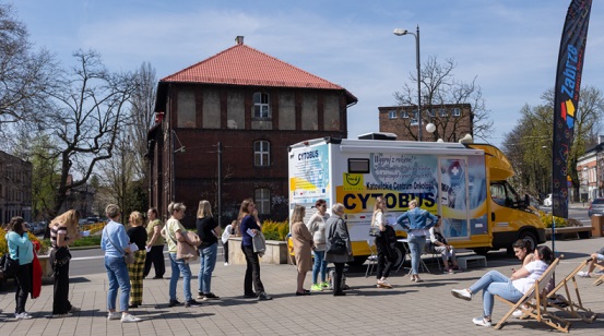 Bezpłatne badania cytologiczne i HPV w CYTOBUSIE na placu Teatralnym