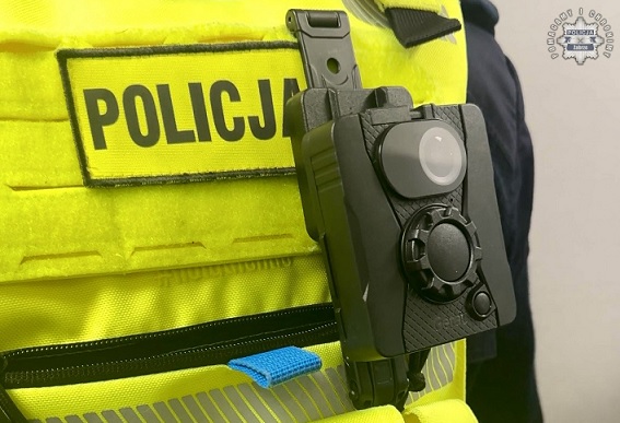 Znieważyła policjanta. Nagrała ją kamera na mundurze funkcjonariusza