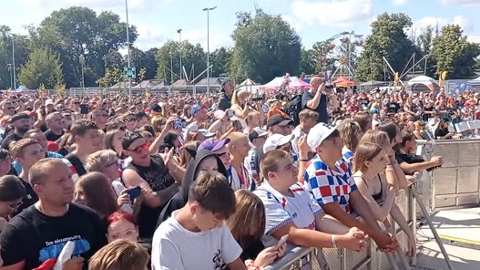 Koncert, grochówka i symulatory na promenadzie