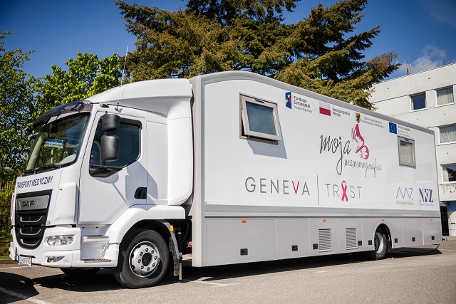 Mammobus pod Domem Muzyki i Tańca. Bezpłatne badania piersi dla kobiet 45–74 lata