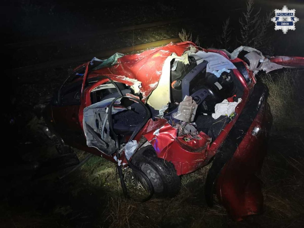 Po pijanemu wjechał w torowisko. W samochód uderzyła lokomotywa