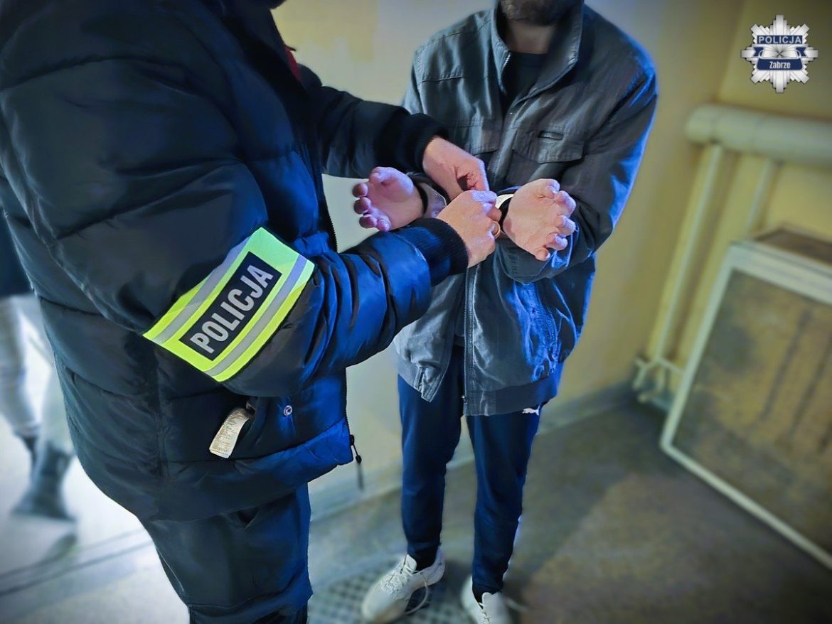 Ponad 2,5 kilograma zabronionych substancji w mieszkaniu [ZDJĘCIA]