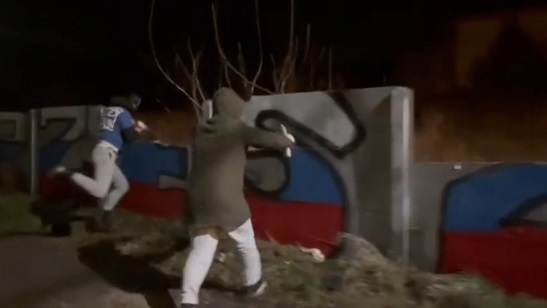 Kibolskie troglodyctwo w świątecznym wydaniu. Wandale zniszczyli płot z graffiti Górnika