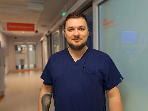 Pielęgniarz ze Śląskiego Centrum Chorób Serca został dawcą szpiku. Na „bliźniaka genetycznego” czekał 16 lat