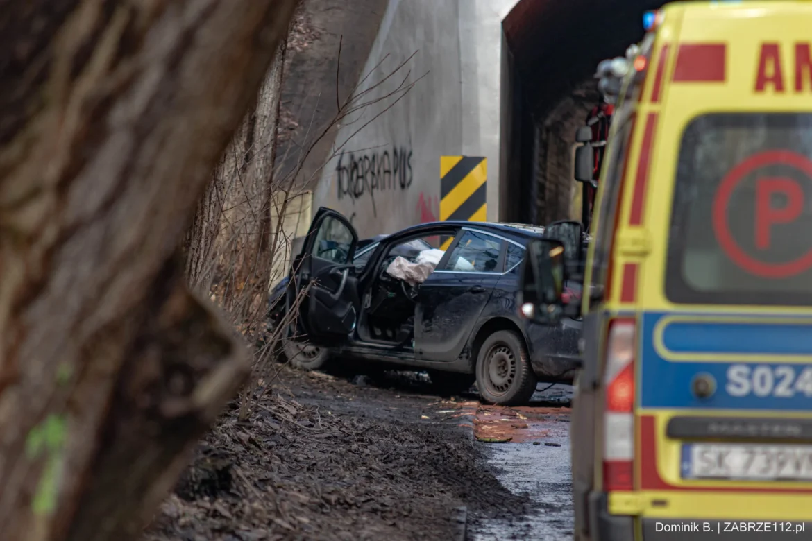 Koszmarny wypadek na Drzymały. Kierowcę w ciężkim stanie przetransportowano do szpitala