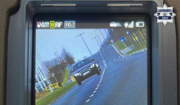 Ponad 100 km/h w terenie zabudowanym. 63-latek stracił prawo jazdy