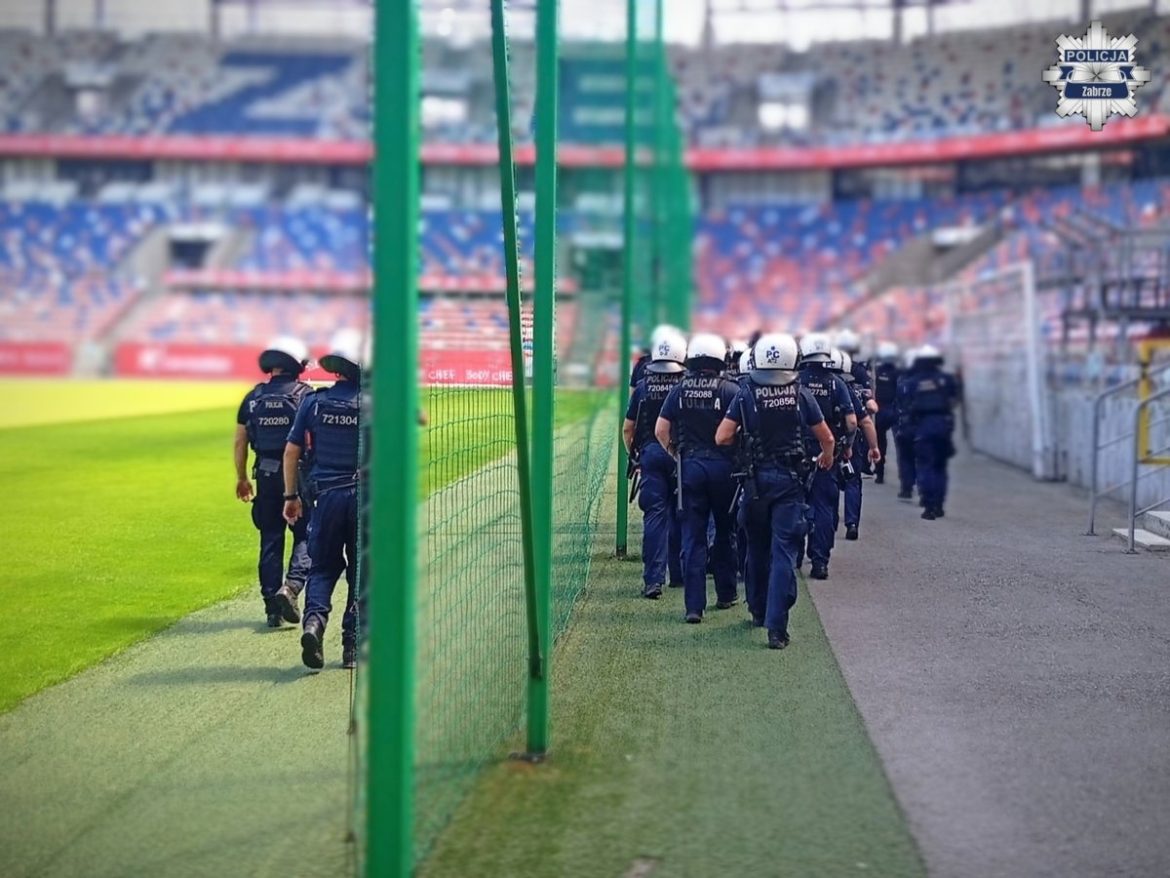 Ponad 300 policjantów ćwiczyło na stadionie Górnika Zabrze