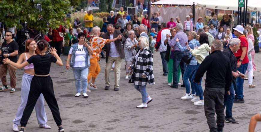 Pierwsza letnia potańcówka tego roku. Plac Teatralny zatańczy!