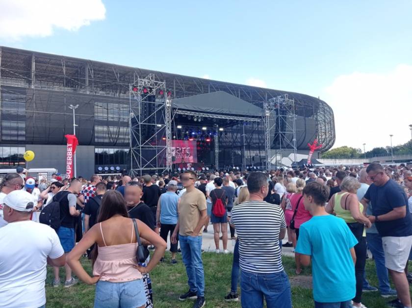 White 2115, Young Leosia, Kali i Sarius zagrają na promenadzie stadionu